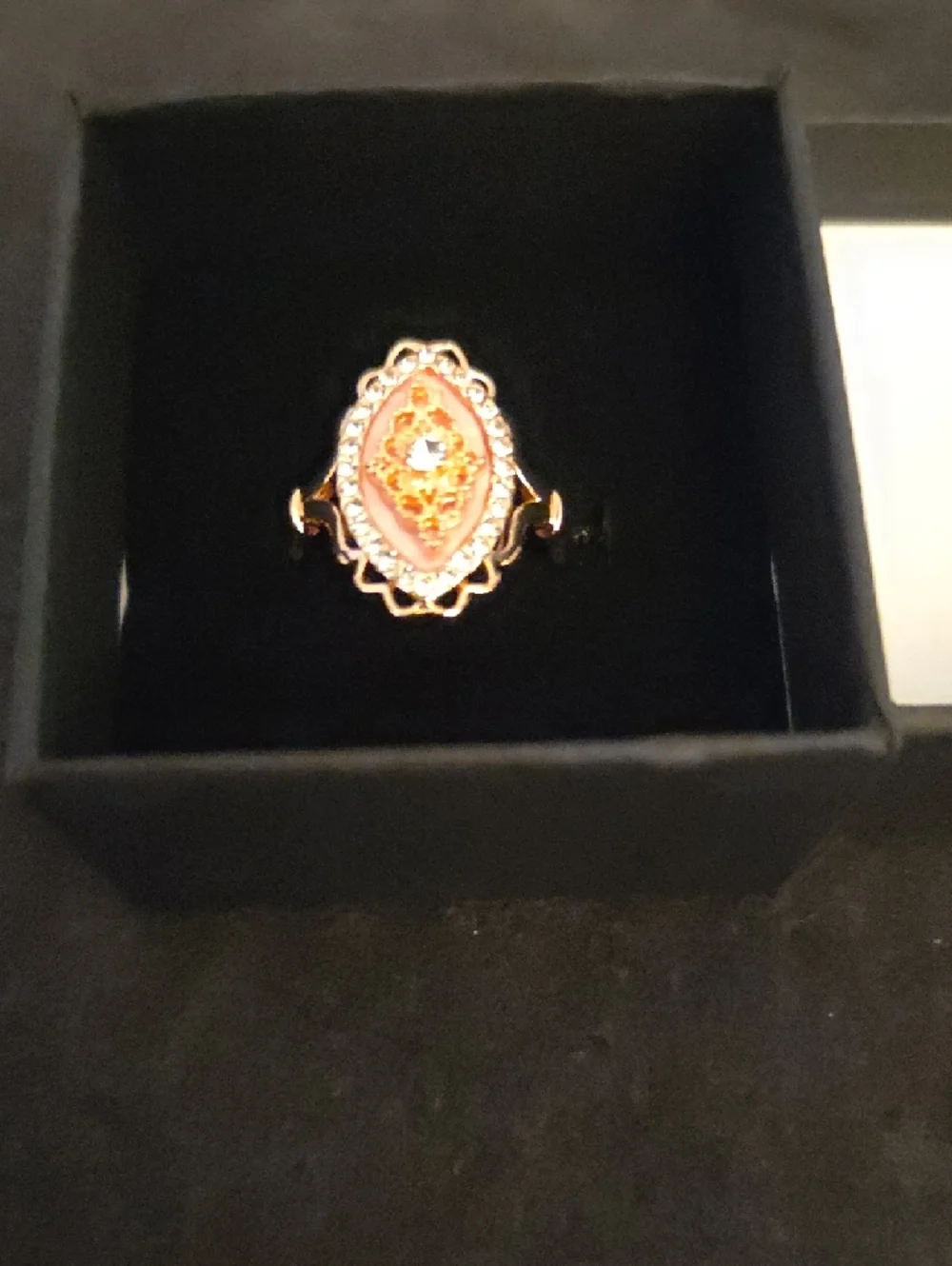 N/A elegant gold