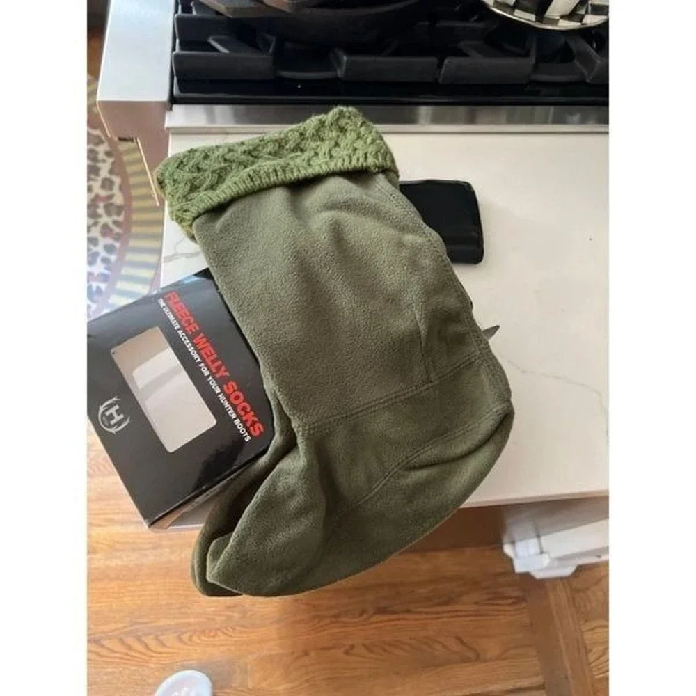Hunter nwot size shipped