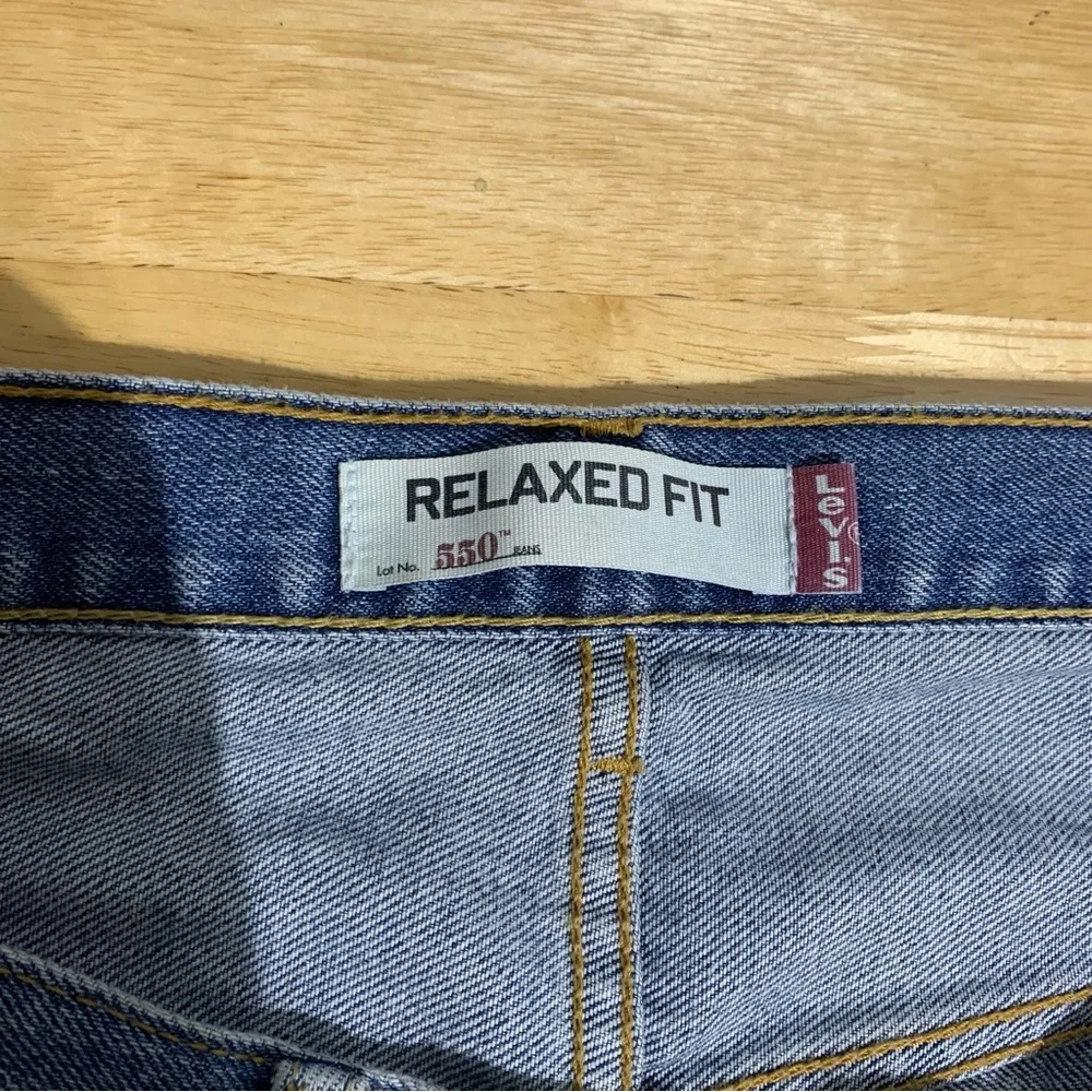 LEVI’S 550 TM Relaxed Fit Medium Wash Tapered Leg‎ Jeans Men’s 38X29 A-9