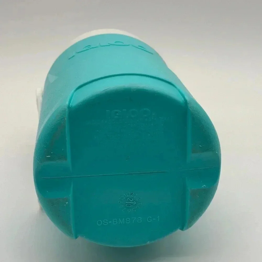 Igloo 1/2 Gallon Laguna Sport Beverage Jug with Hooks -‎ Light Blue
