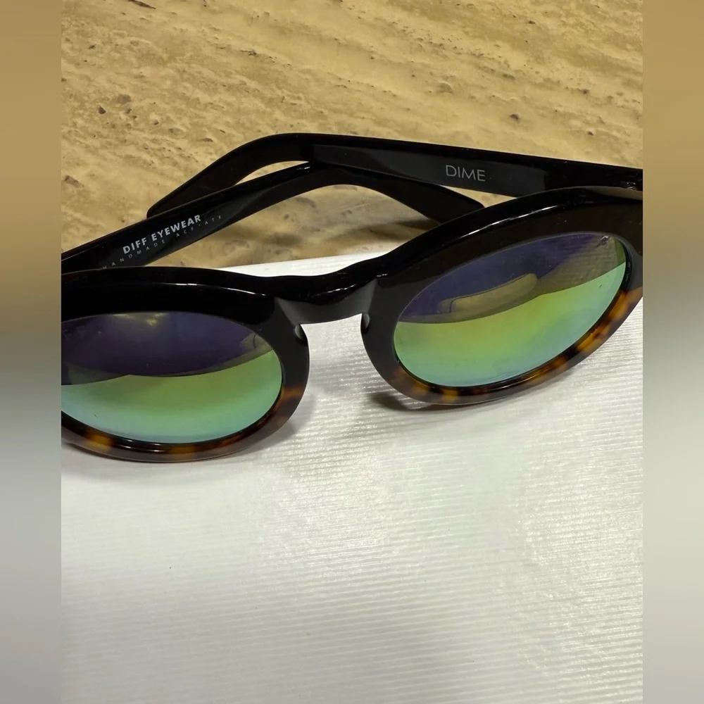 Diff Eyewear round tortoiseshell