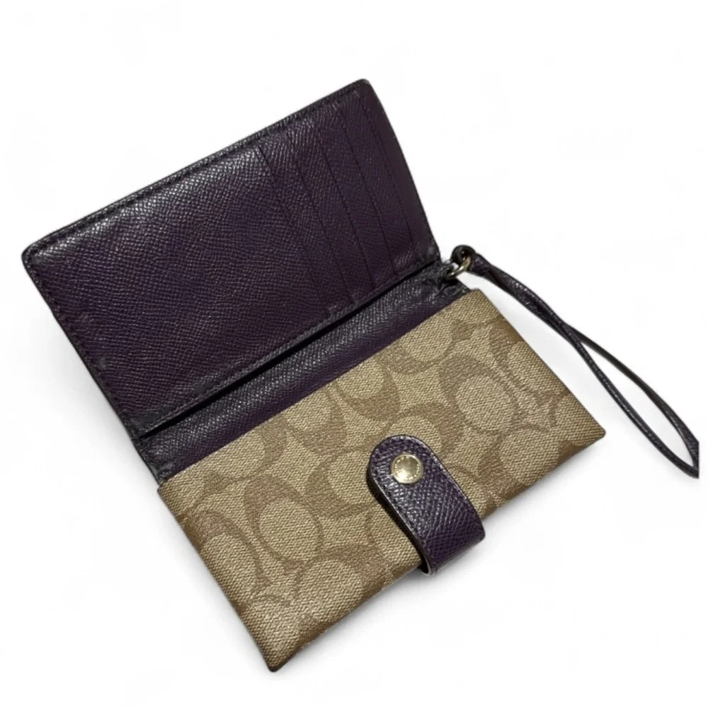 Coach wristlet wallet