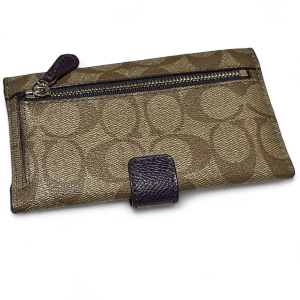 Coach wristlet wallet