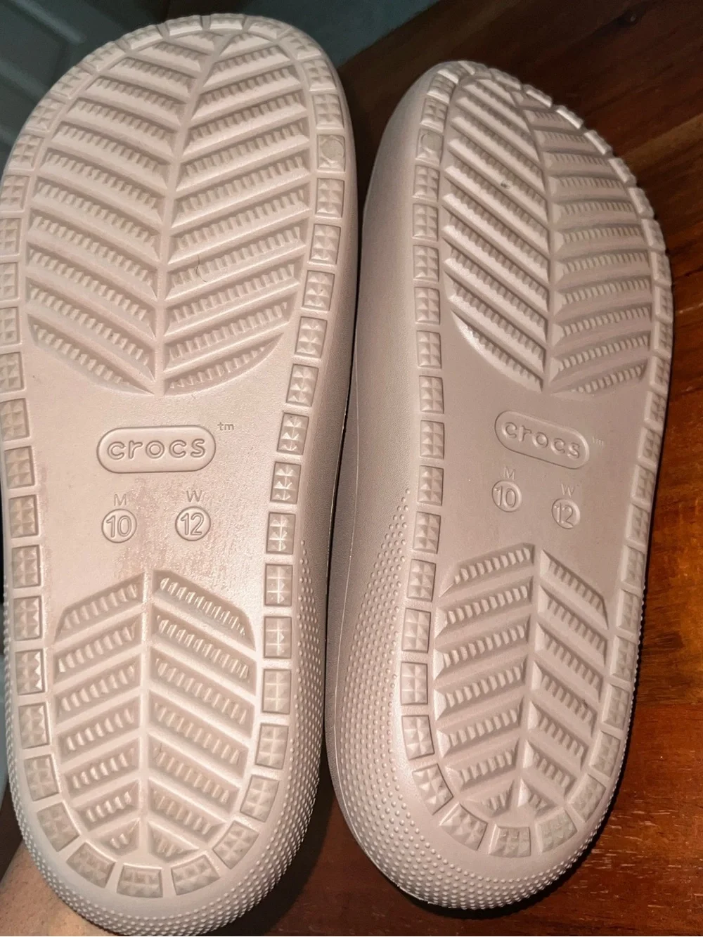 CROCS comfortable slip