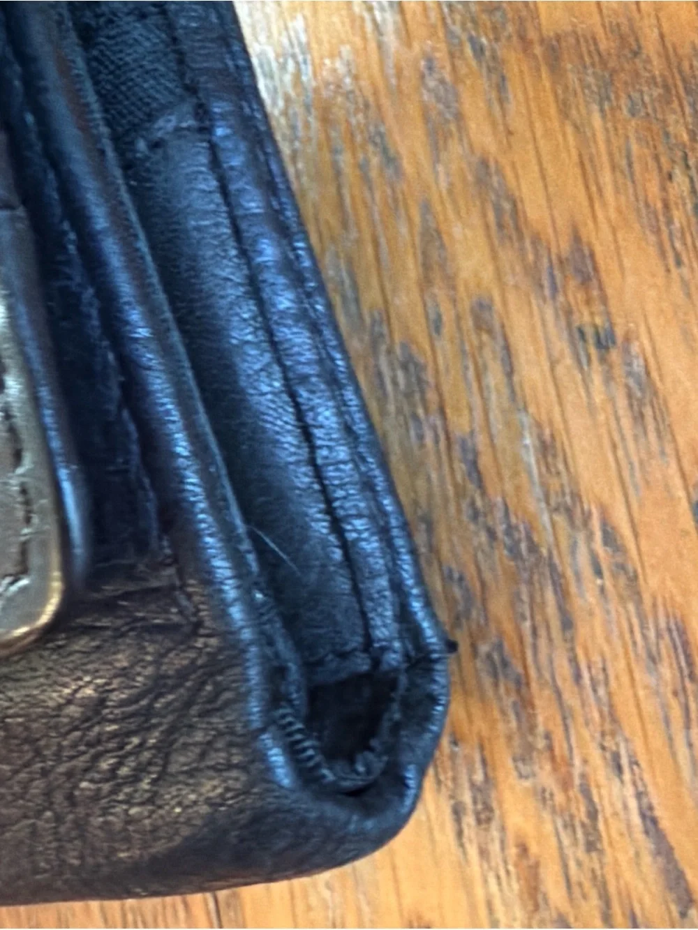 Fossil compact leather