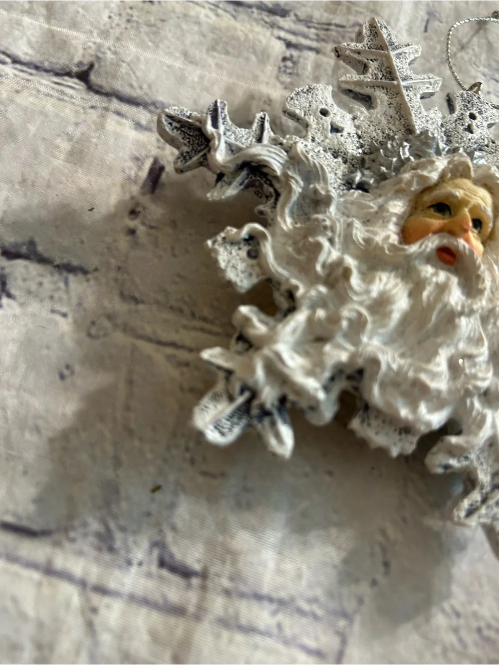 OLD FASHIONED DETAILED SCULPTED WHITE SANTA CLAUS FACE GLITTERED ORNAMENT (1)