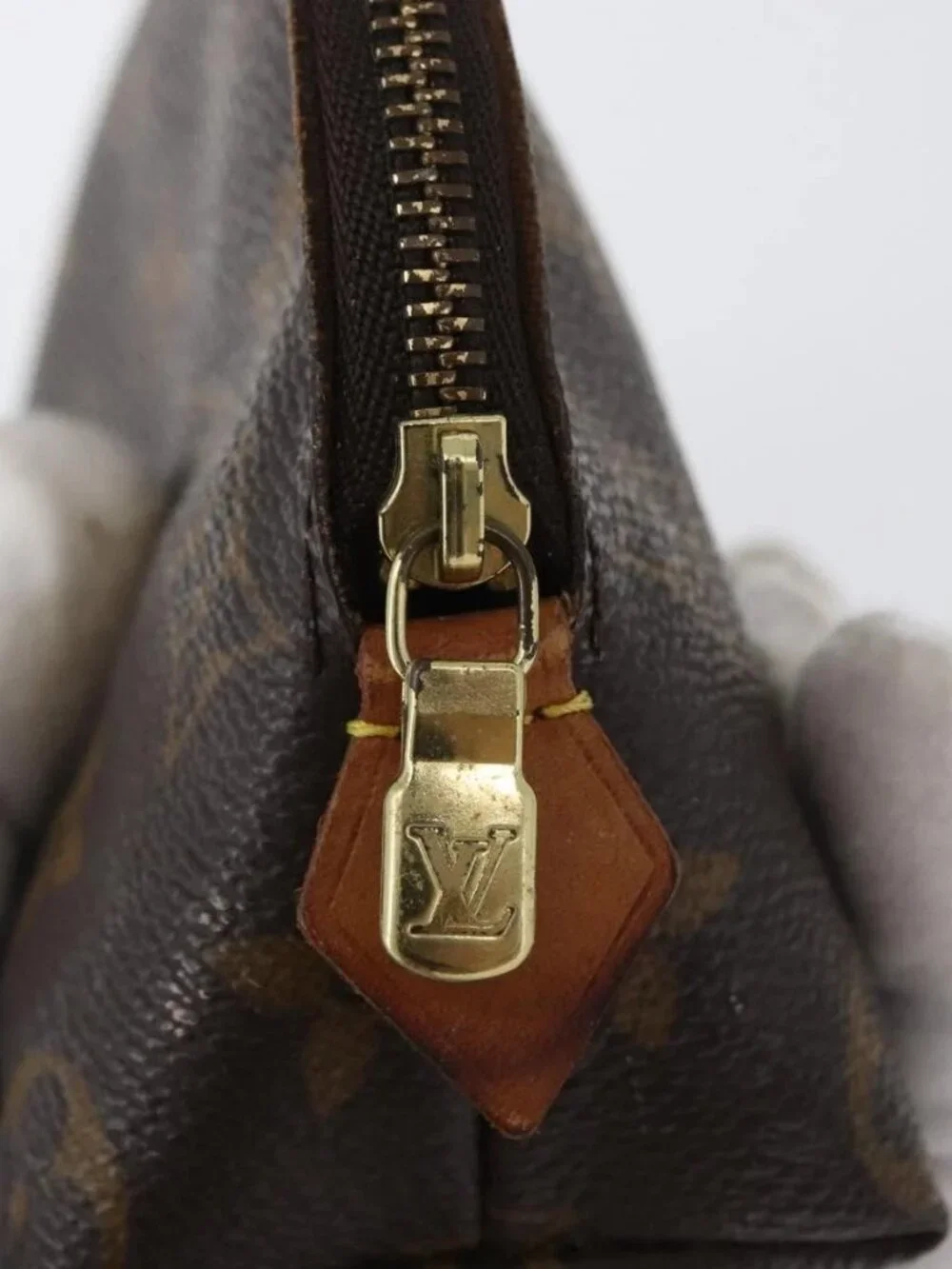 Louis Vuitton h4 odor	there