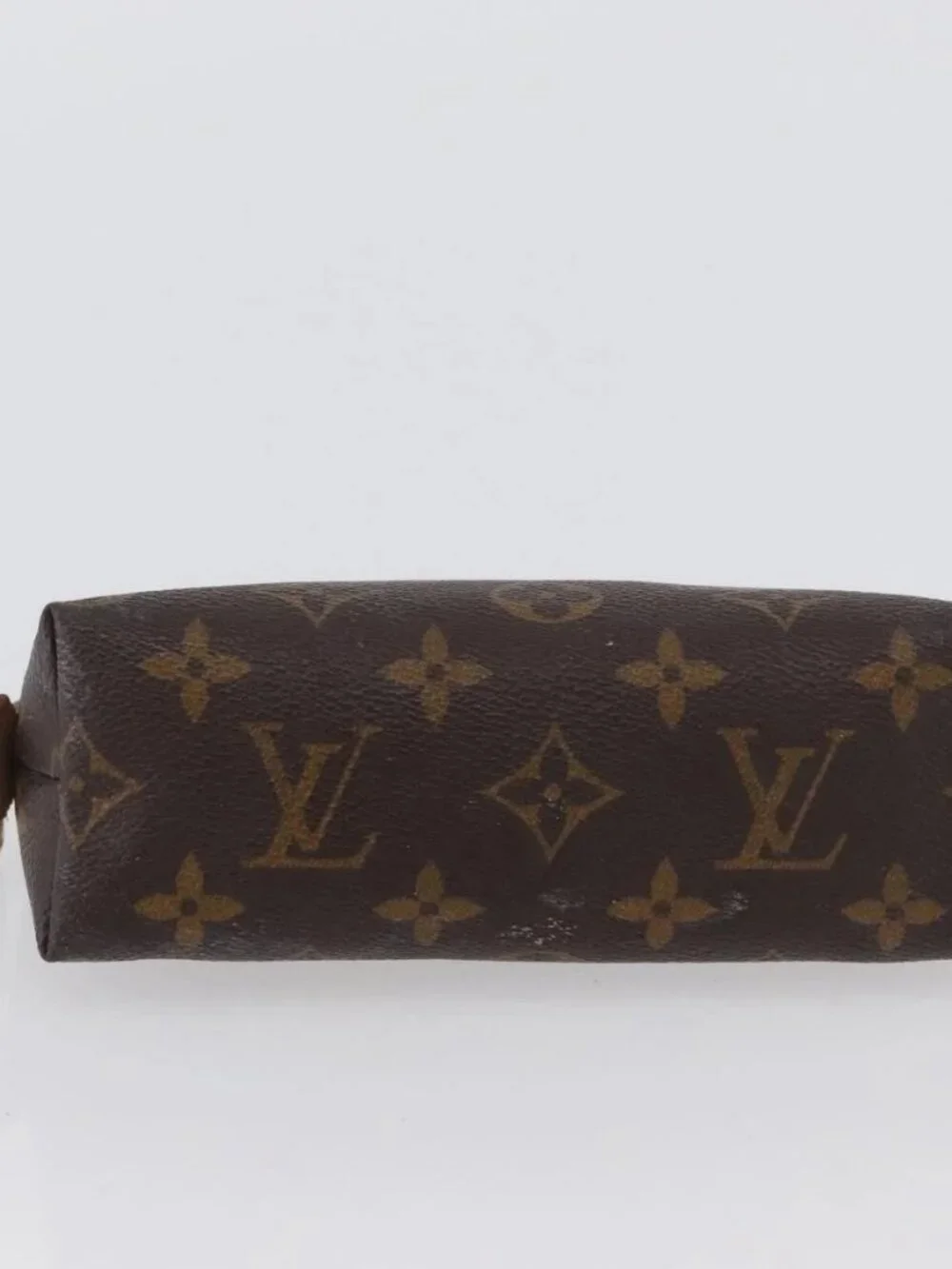 Louis Vuitton style	pouch condition	 metal