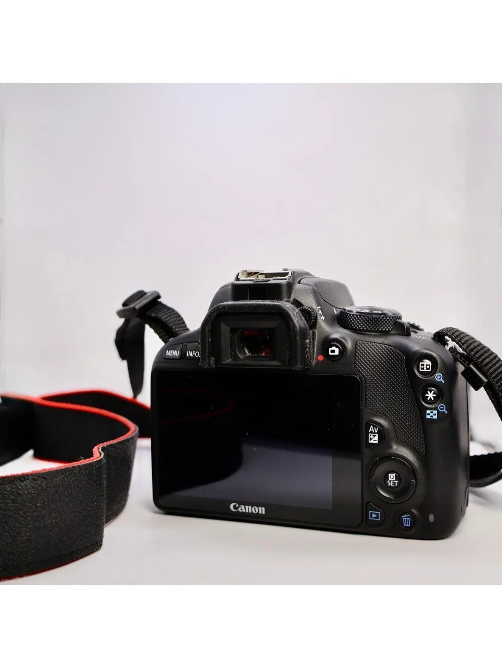 Canon DSLR SL1 Camera with 3 Lenses, Batteries and Bags - Excellent!