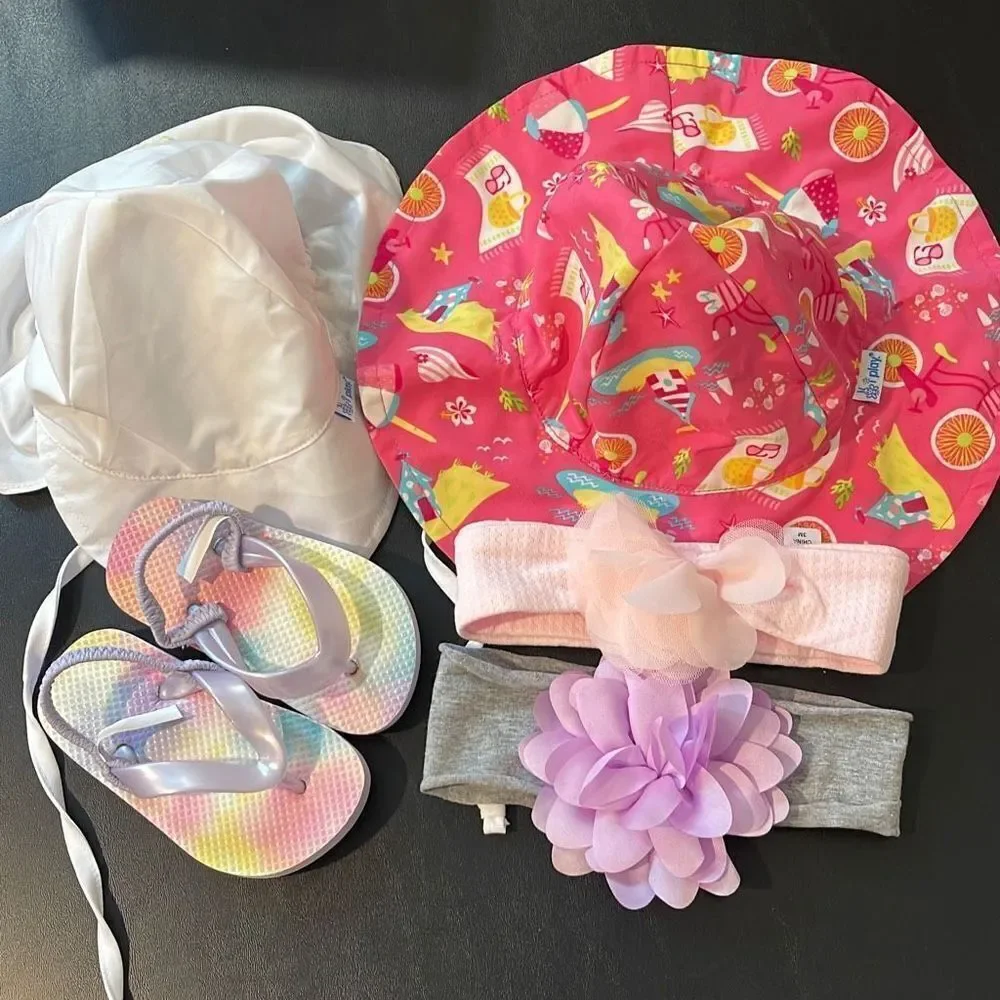 Toddler Girl Beach Bundle.‎ Sandals 4/5. 2 Play beach hats. 2 headbands.