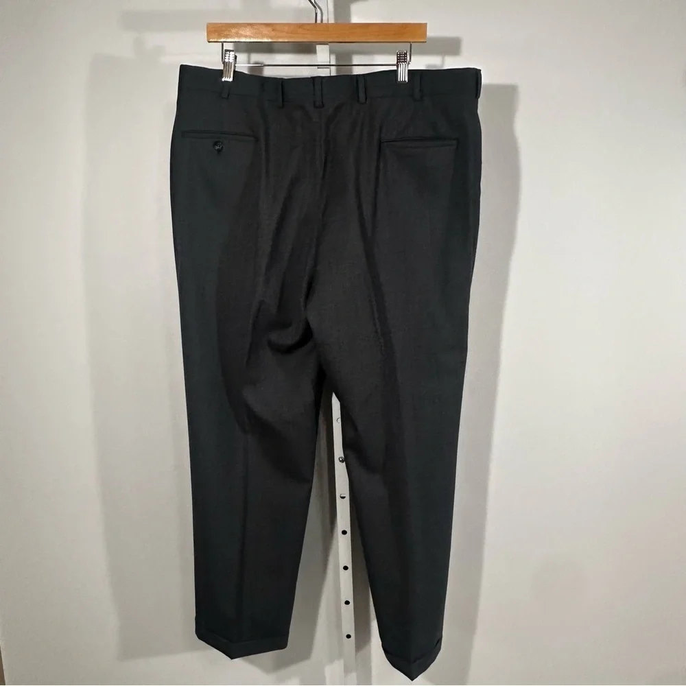 Burberrys Wool Gray Suit 42R jacket / 40W trousers Two-Button Blazer