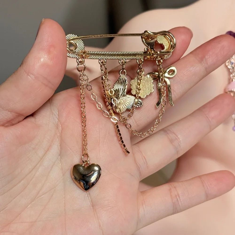 Anthropologie outfit sparkling brooch