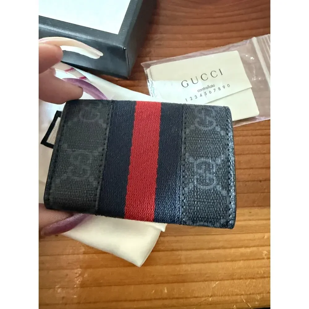 Gucci compact key