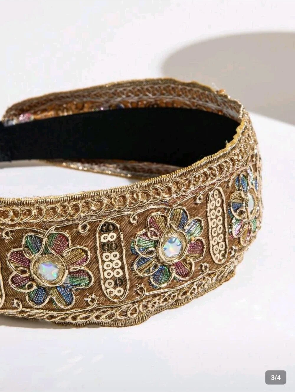 N/A elegant gold
