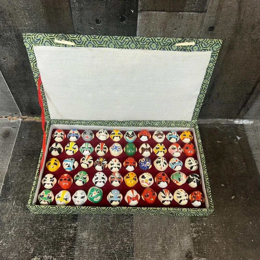 50 CHINESE THEATER PEKING OPERA FACES MASKS‎ IN CASE -