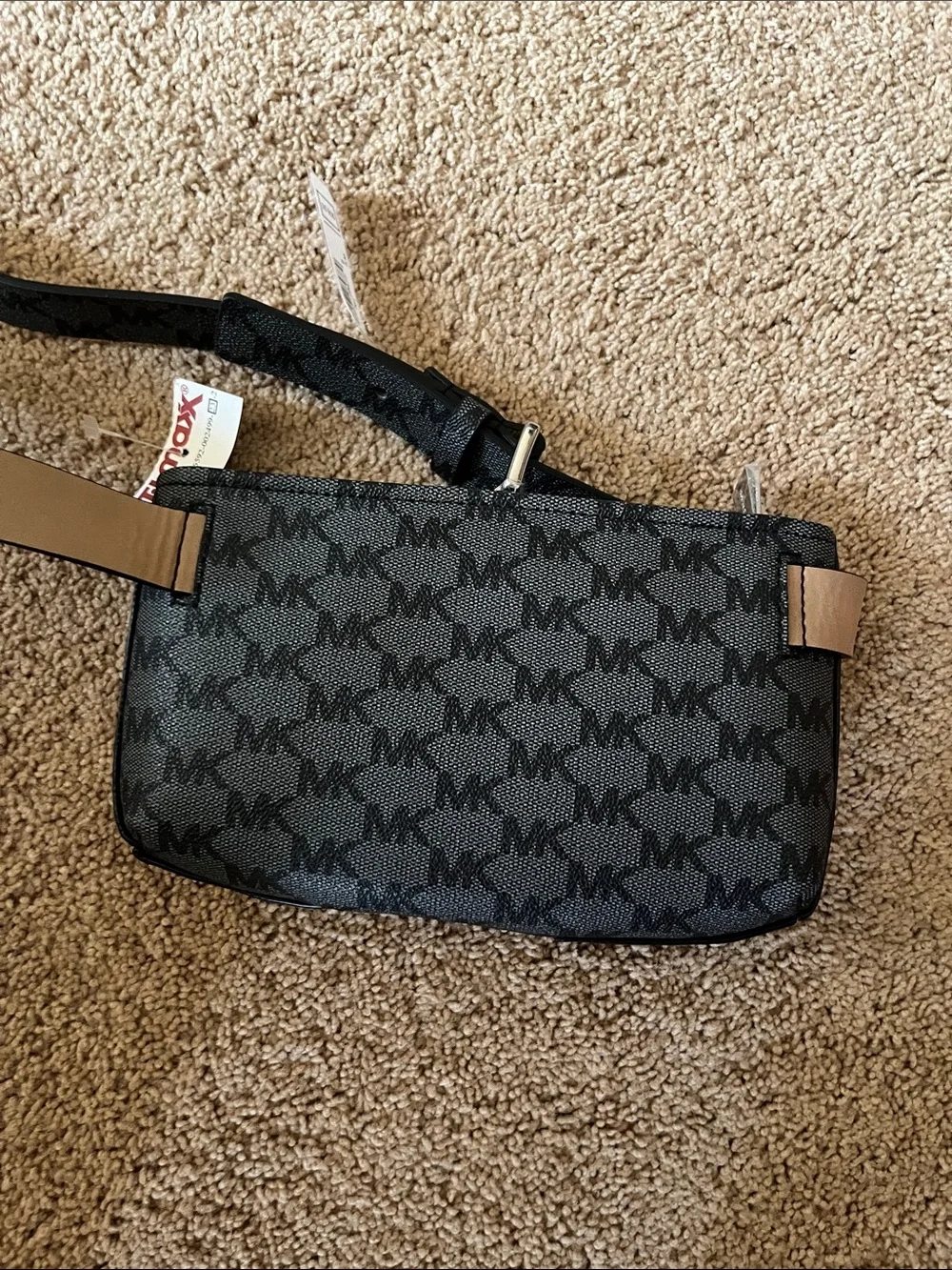 Michael Kors signature mk