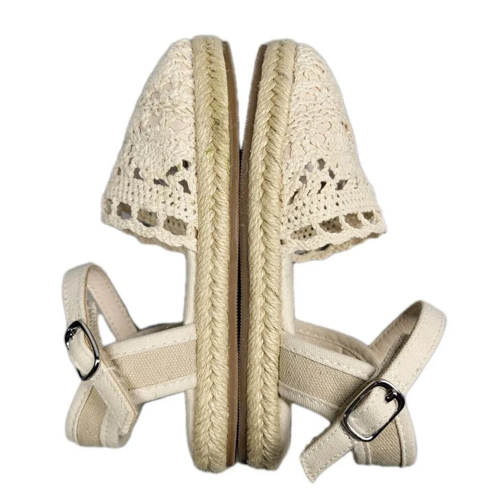 GAP features intricate