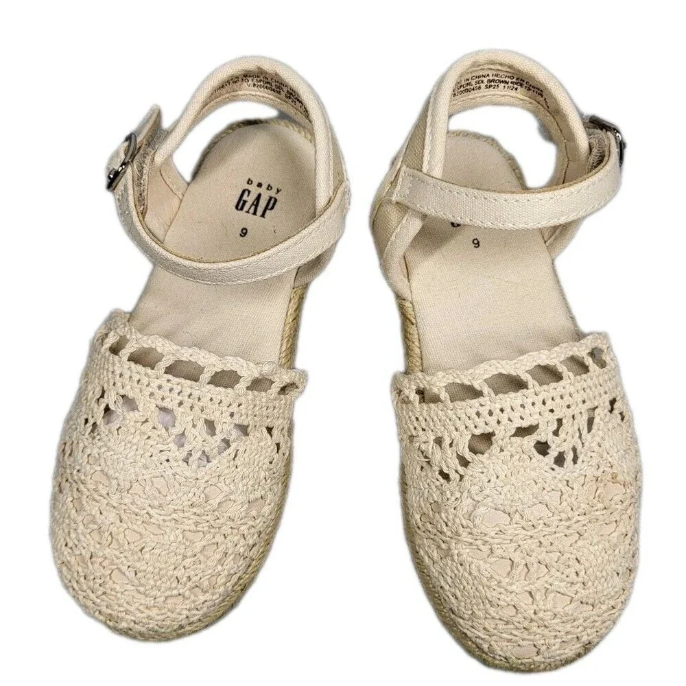 GAP features intricate