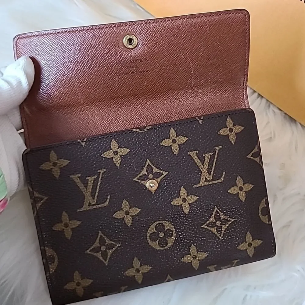 💯 Authentic Louis Vuitton Tifold Monogram Wallet 🍀