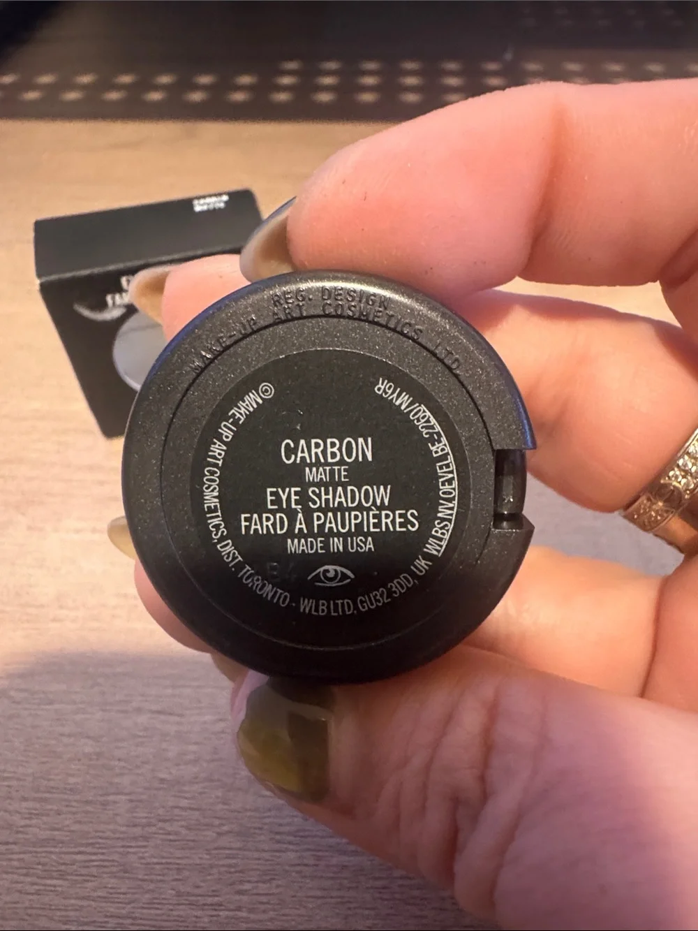 MAC Cosmetics color carbon