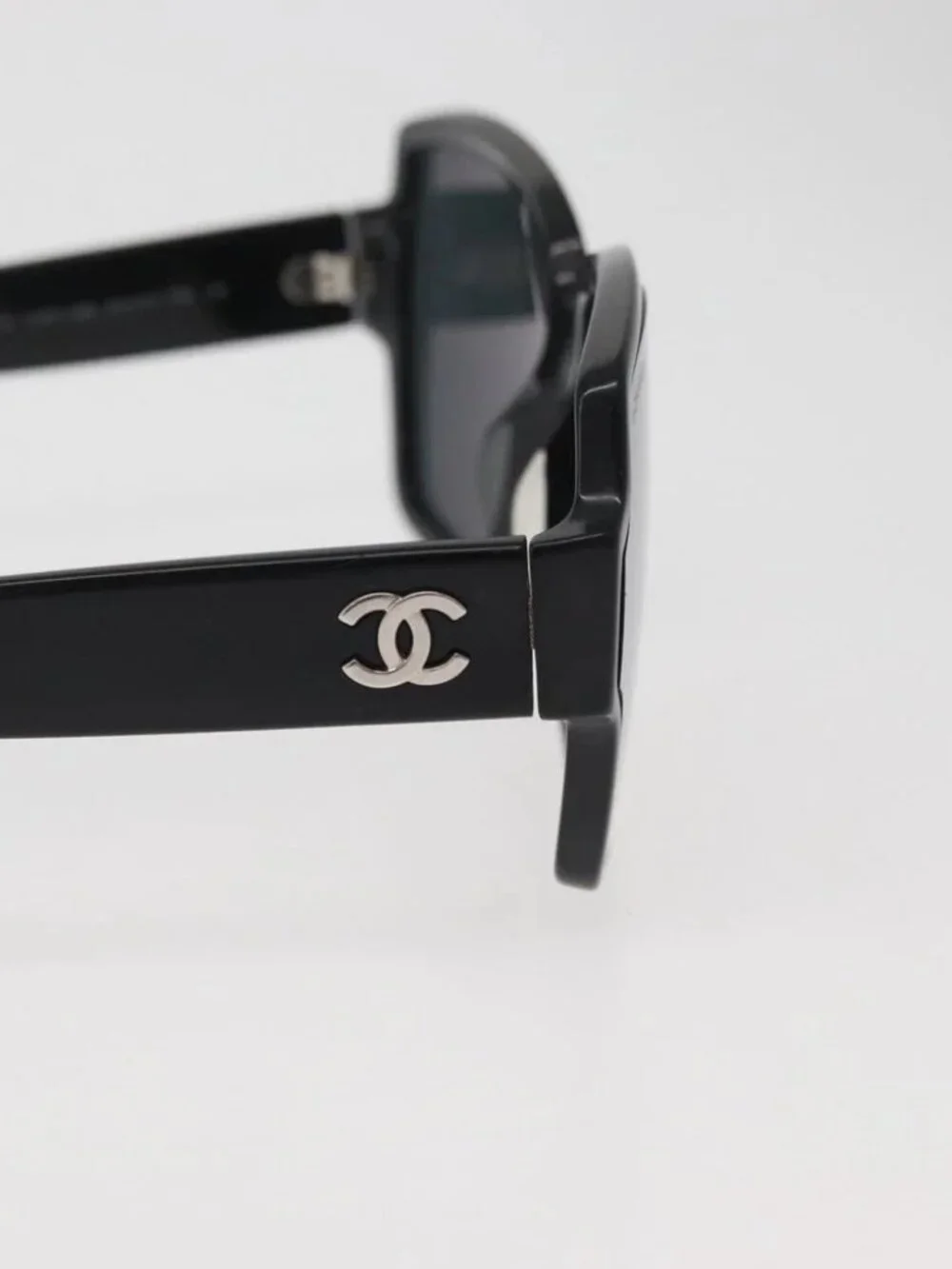 CHANEL brand	chanel color	black