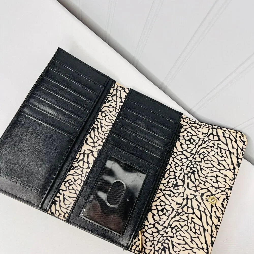 Max Studio accessory touch