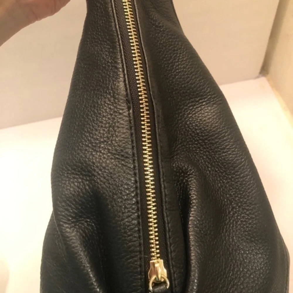 Vince Camuto gorgeous roomy