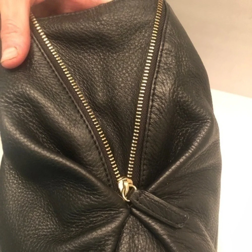 Vince Camuto gorgeous roomy