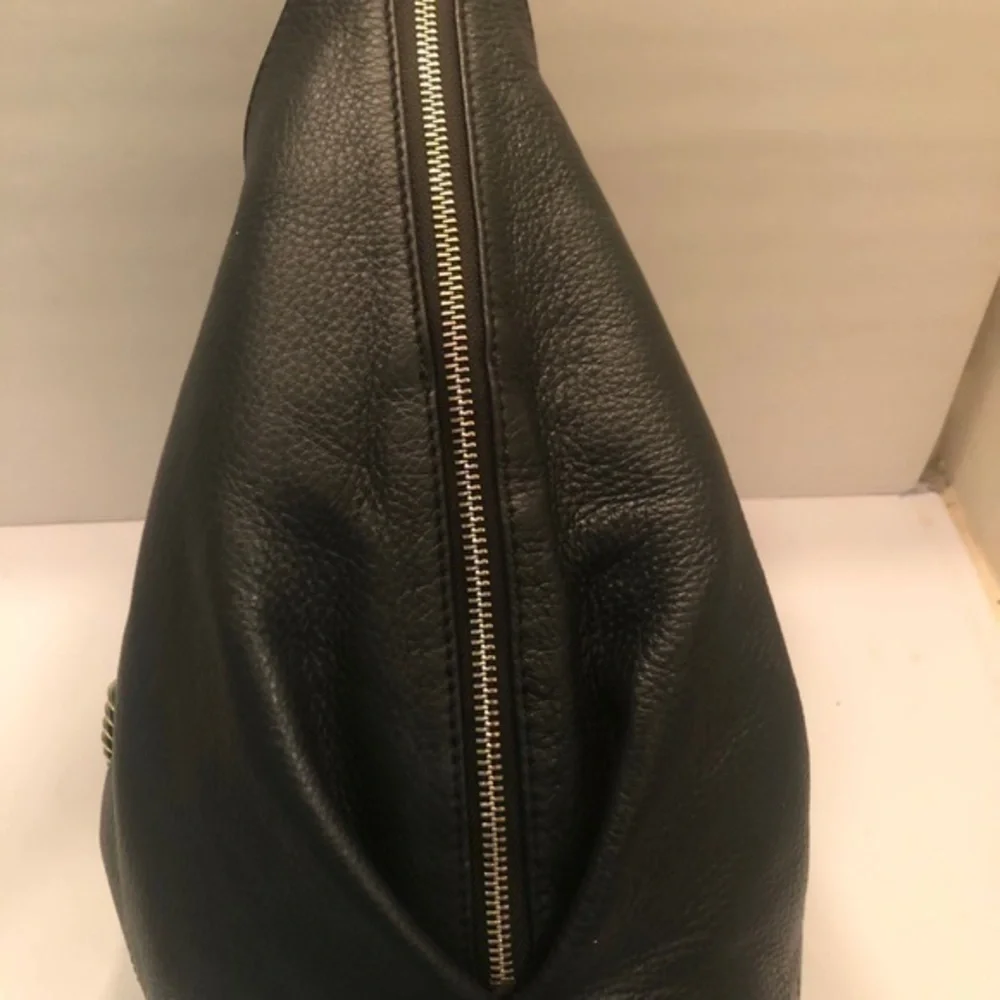 Vince Camuto gorgeous roomy