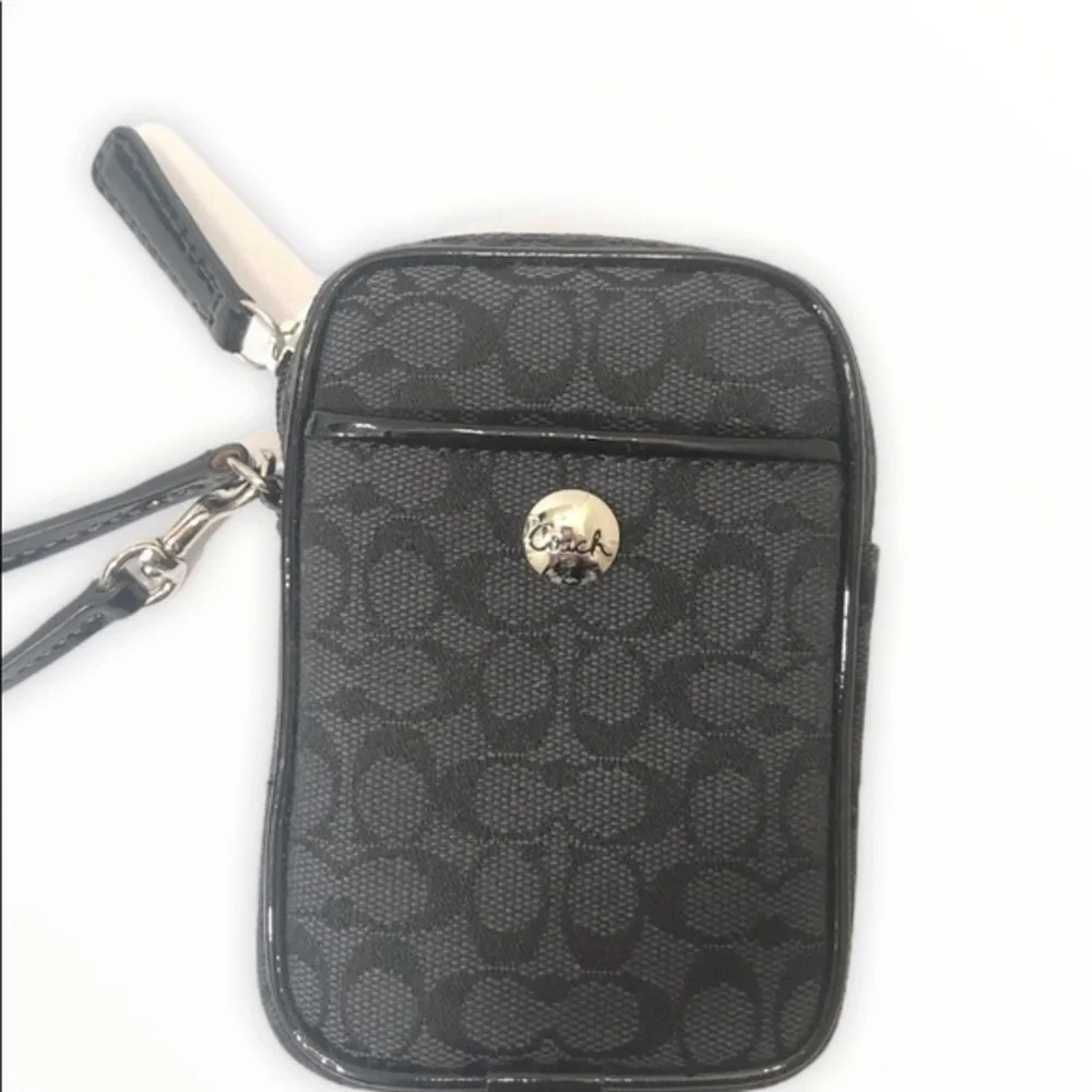 Coach very minor