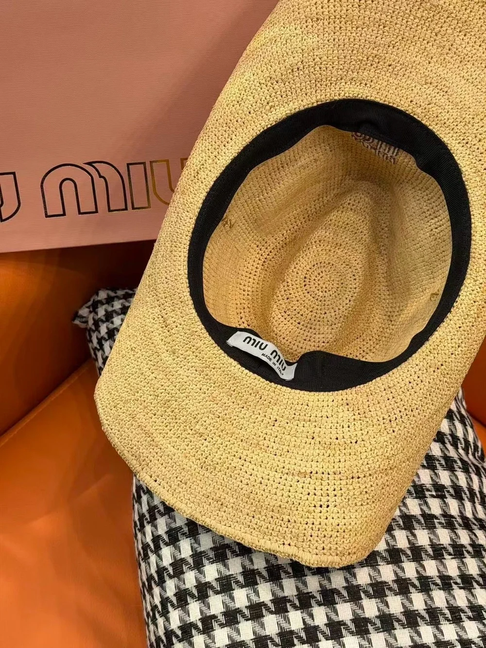 Miu   Miu  . . miu straw