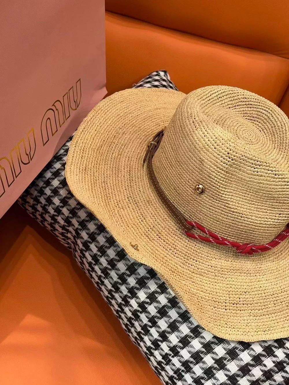 Miu   Miu  . . miu straw