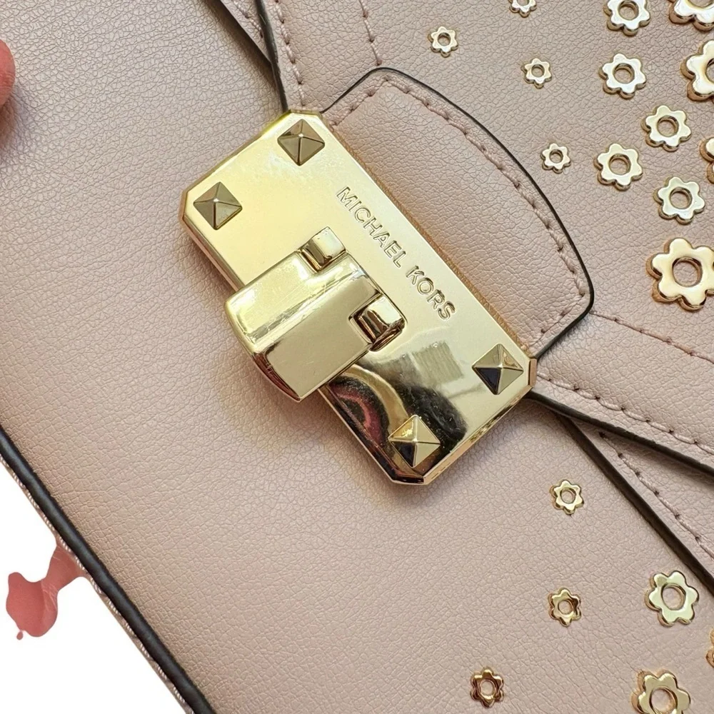 Michael Kors absolutely stunning