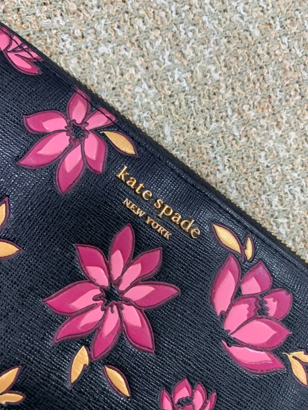 kate spade around accent