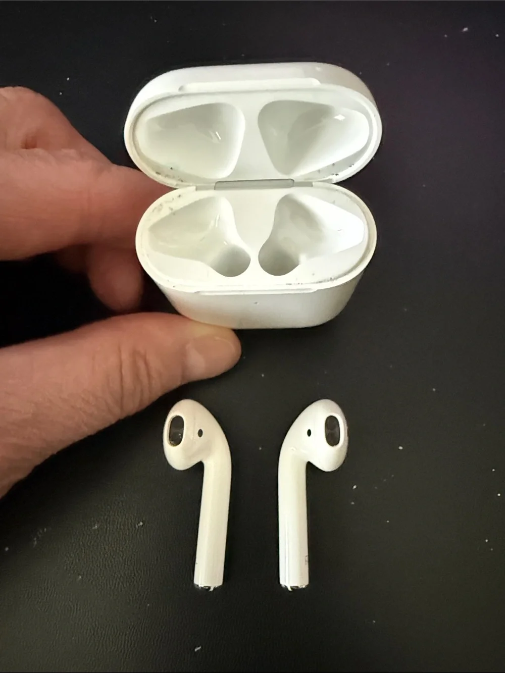 Apple genuine airpods