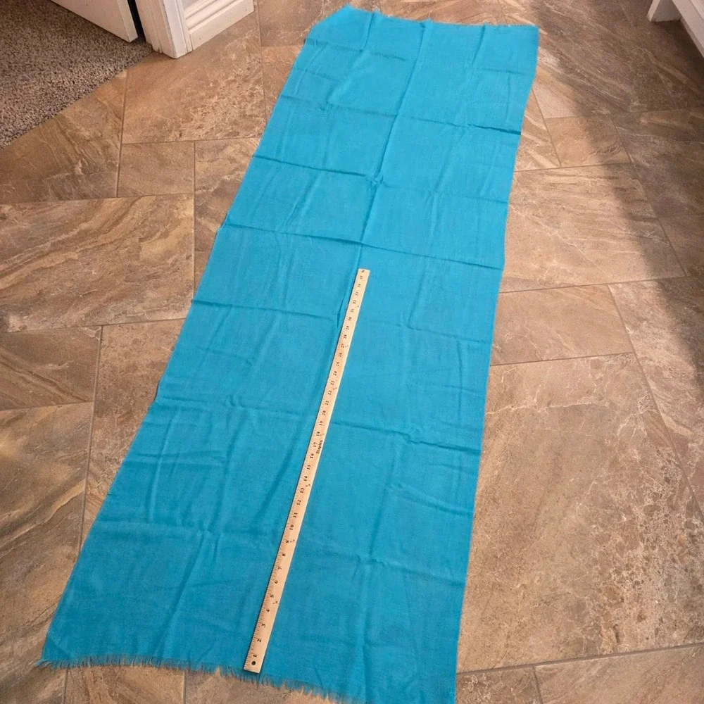 Mai turquoise blue