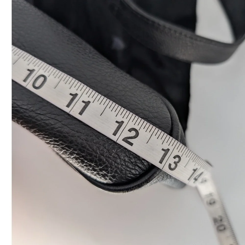 Tote Le Monde size small