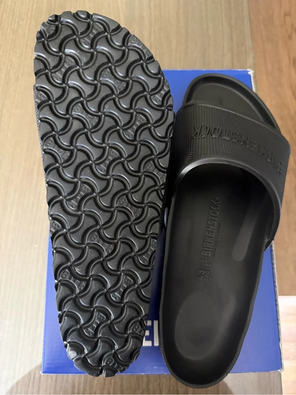 Birkenstock logo supports arch