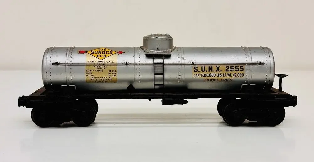 Lionel Postwar Sunoco Single Dome Metal Tank Car 2555
