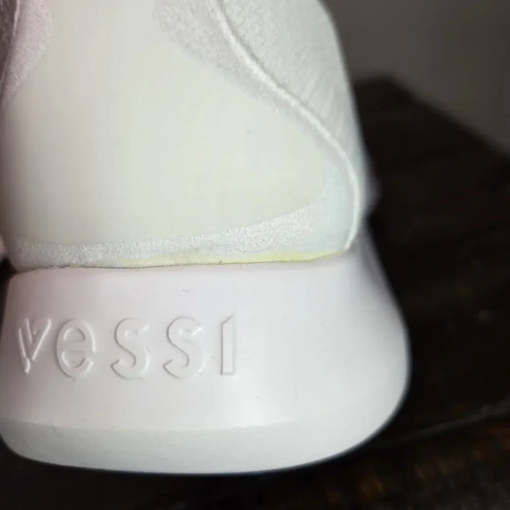 NEW Vessi Everyday Move Mens Size 9 Waterproof Shoes Sneakers Polar White