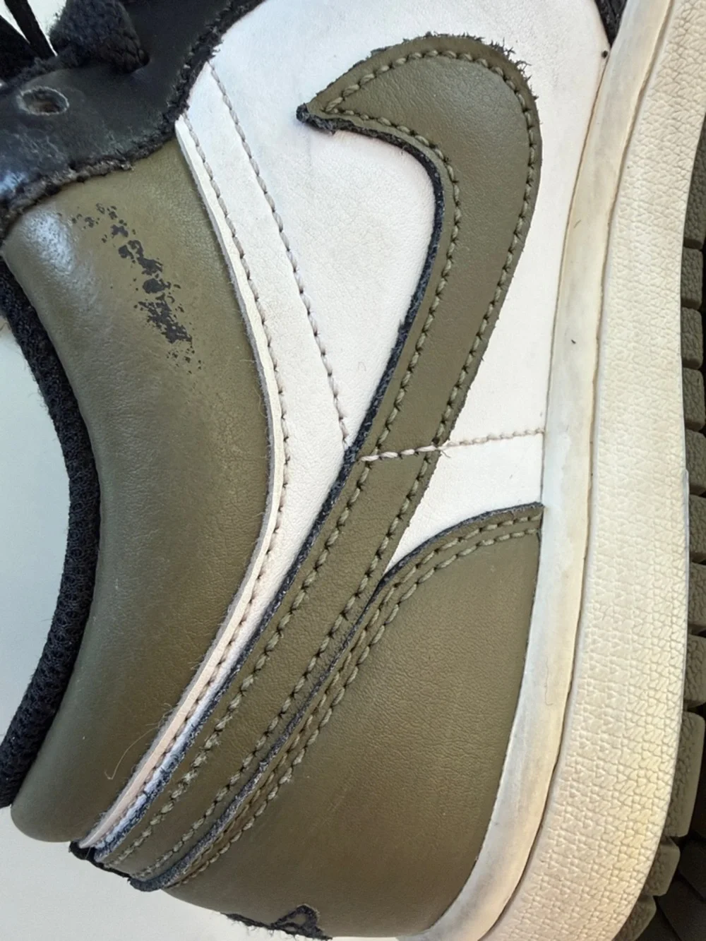 Nike leather collar swoosh