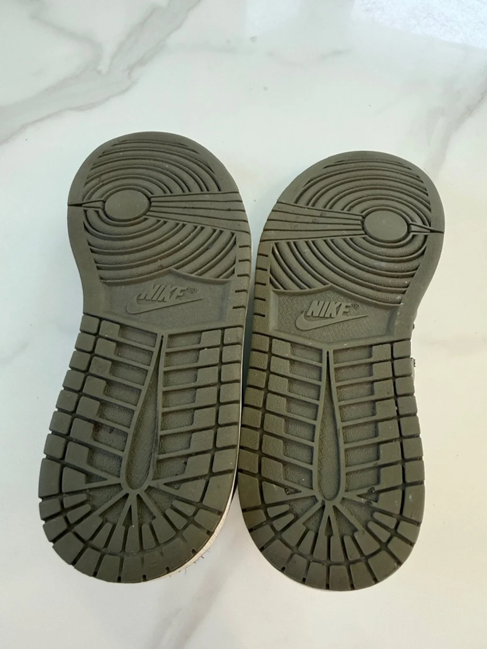 Nike smooth outsole top