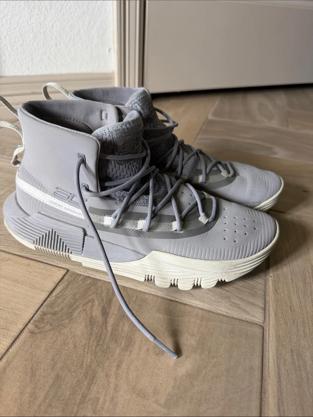 Under Armour Curry 3Zer0 2 Light Gray High-Top Athletic Shoes