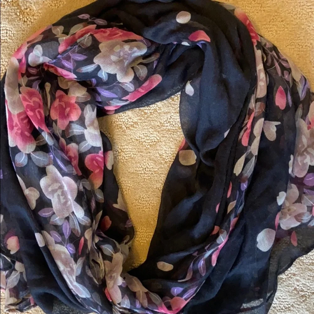 NWOT Candies floral scarf/wrap OS lightweight