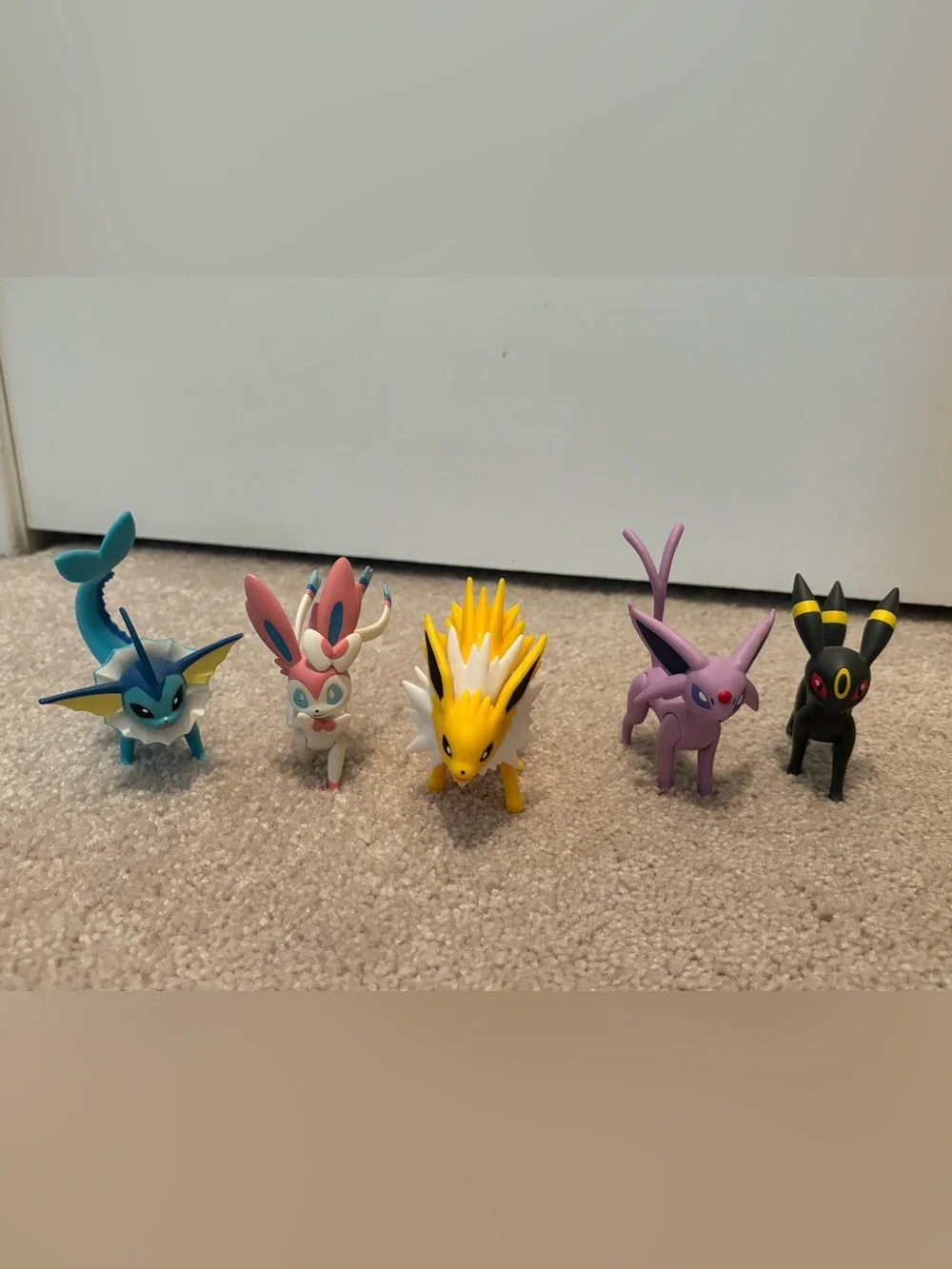 Pokemon Tomy Evee Evolution Posable  VaporeonJolteon Sylveon Espeon Toy Figures