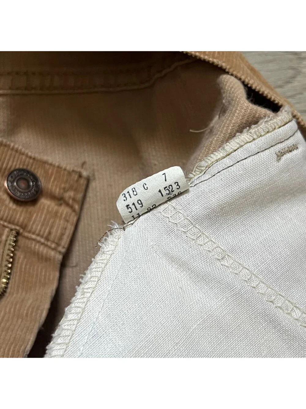 Vintage Levi's 519 Men's 30x36 Corduroy Pants Beige Tan Straight Leg USA