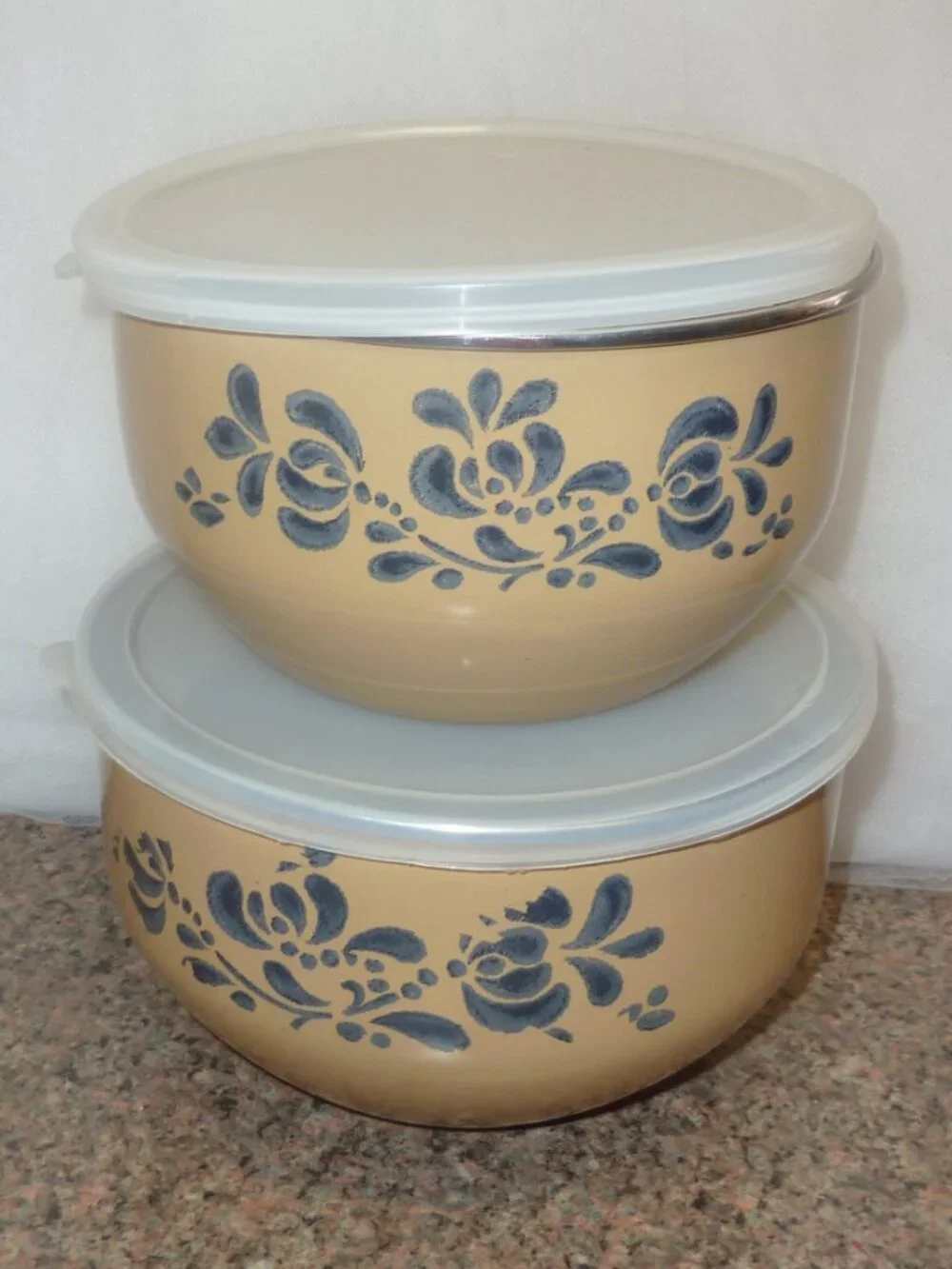 Vtg Pfaltzgraff Folk Art Nesting Bowl Enamel/Metal Plastic Lid Set Of 2