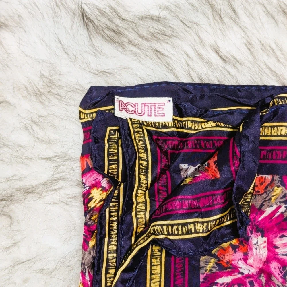 Acute brand scarf