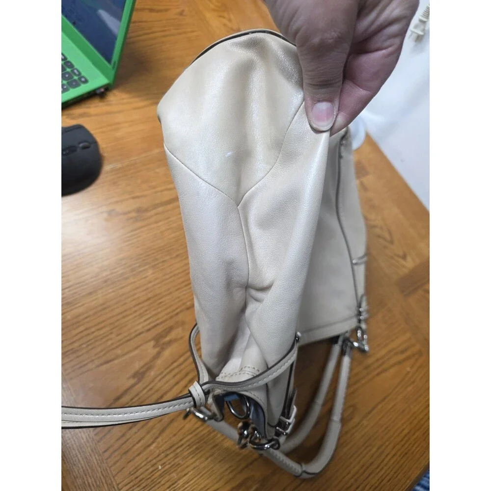 Coach zipper closures