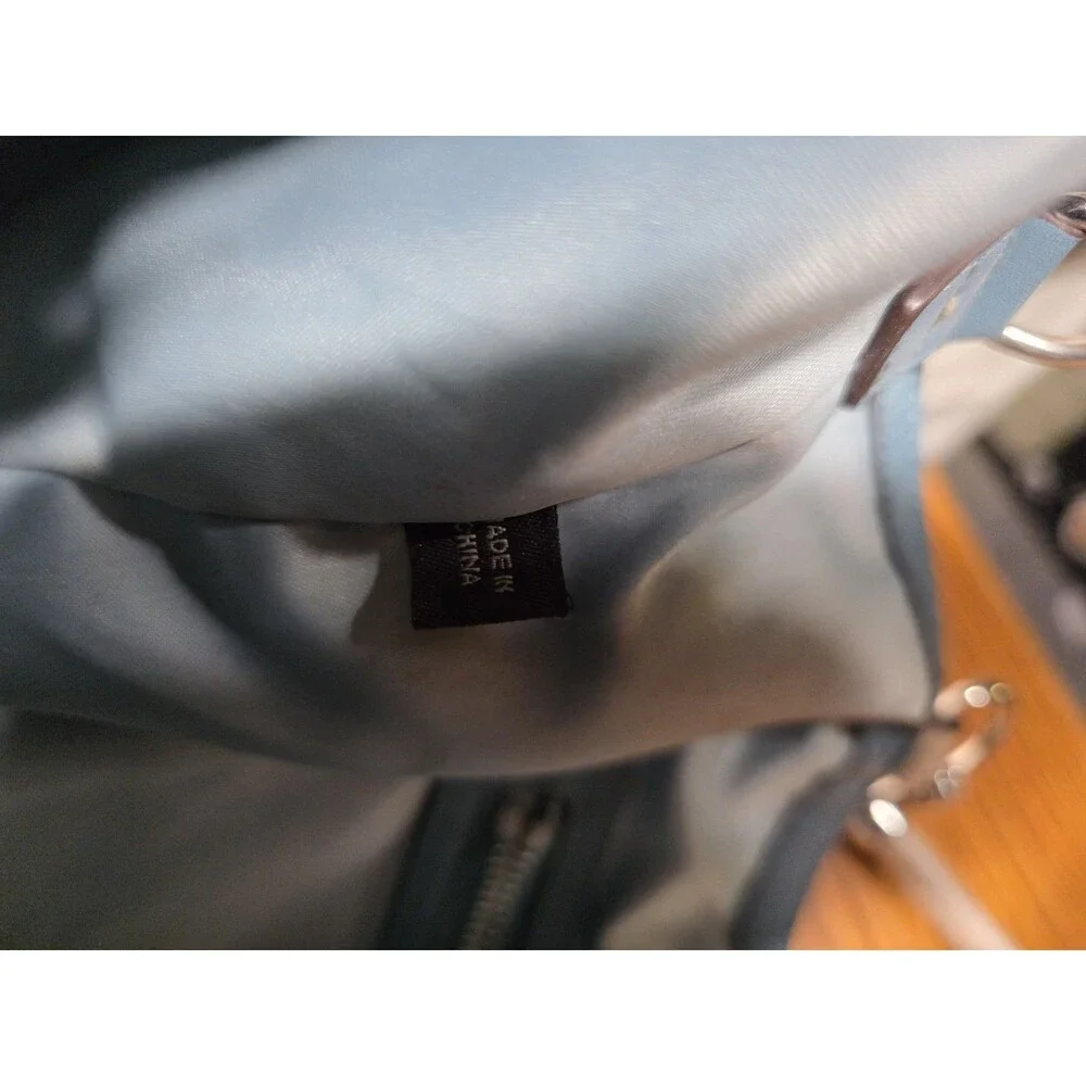 Coach zipper closures
